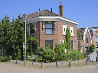 906336 Gezicht op het hoekpand Kerkweg 1 te Utrecht, met rechts de Stroomstraat.